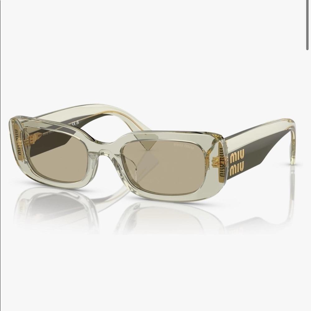Miu Miu08YS, a solid-colored light brown rectangle